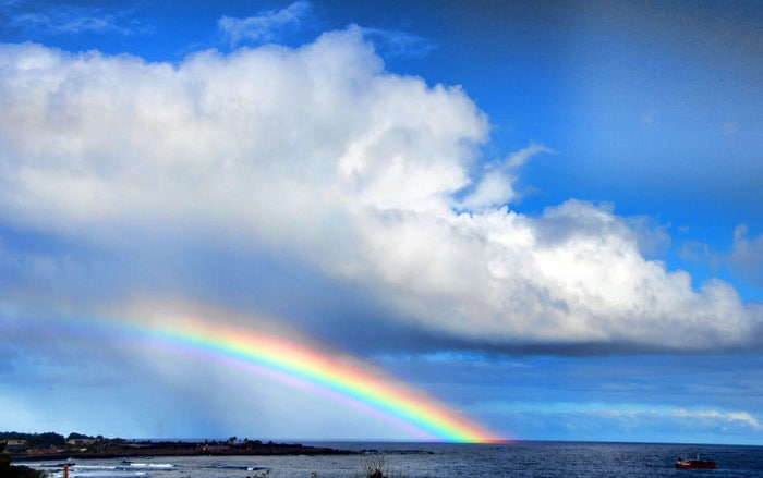 The rainbow is seen on Ankaroa bay in Easter Island, 3700 km off the Chilean coast in the Pacific Ocean, on July 12, 2010. (Photo: AFP)