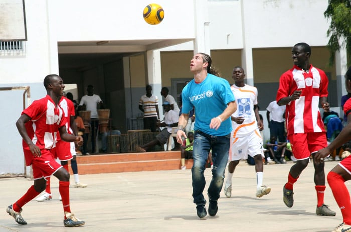 Spain's football Star and 2010 football world champion Sergio Ramos (C) plays football with local residents on July 18, 2010 in Dakar during a UNICEF campaign to Senegal. (Photo: AFP)