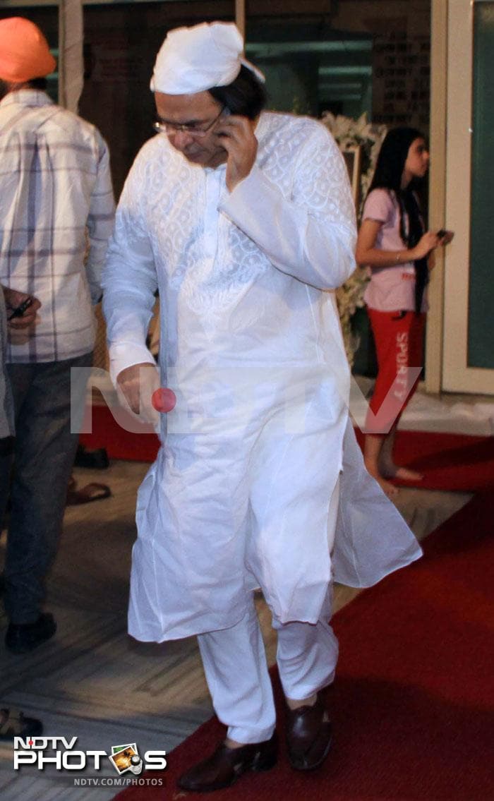 Dilip Kumar, Big B attend Pran\'s chautha ceremony