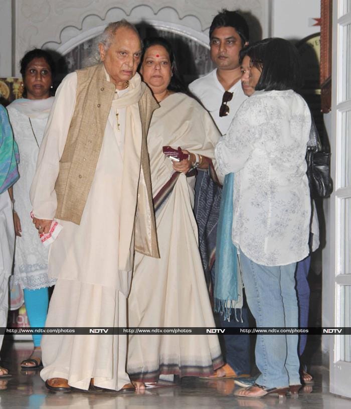 Big B, Rishi Kapoor, Aishwarya at Prayer Meet for Aadesh Shrivastava