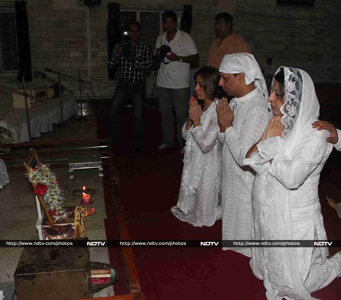 Kangana, Neil at Madhur Bhandarkar\'s Mother\'s Prayer Meet