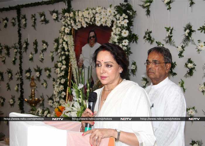 Bollywood Celebs at Prayer Meet for Ravindra Jain