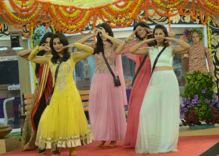 <I>Bigg Boss 9</i>: Contestants Celebrate Diwali with Prem and Maithili