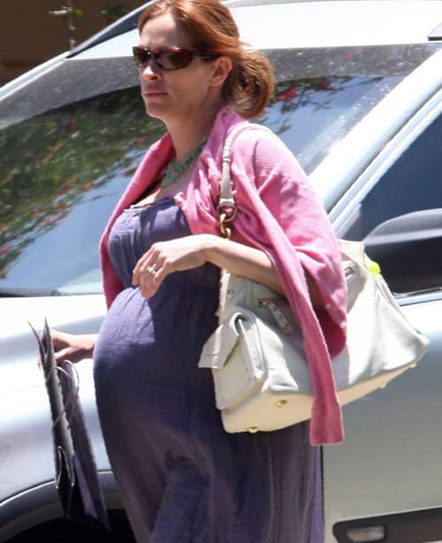 Pretty Woman Julia Roberts does casual dressing for the mom-to-be.