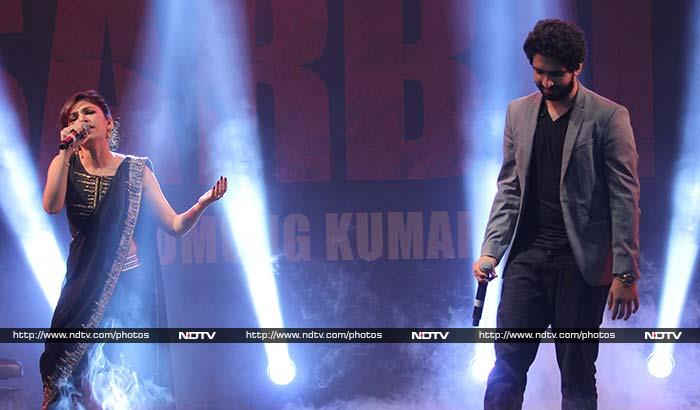 Singers Tulsi Kumar and Amaal Malik enthralled the audience with their performance.