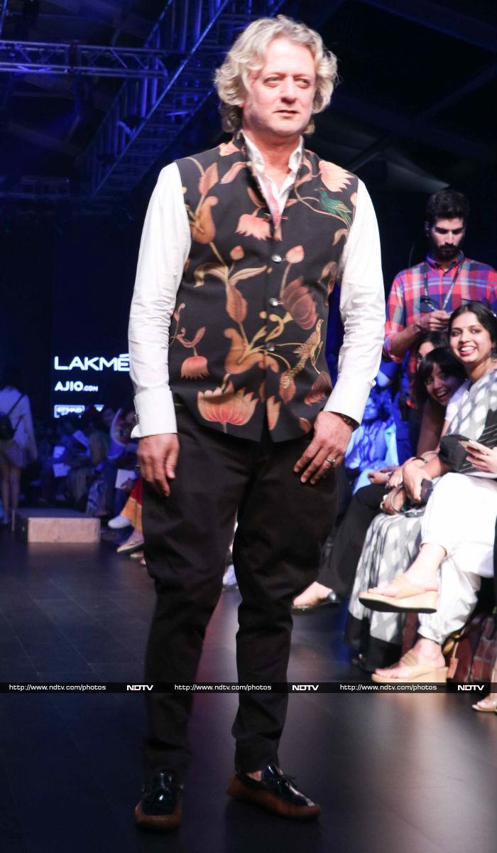 Lakme Fashion Week: Preity Zinta\'s Stunning 9 Yards Story