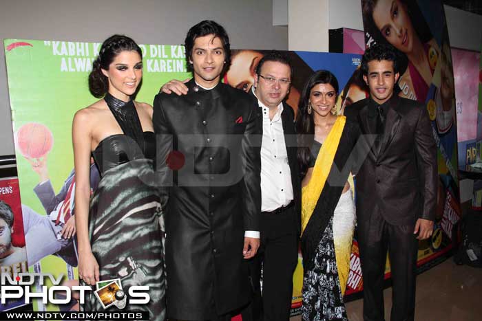 Abhishek, Zoa, Giselli at premieres