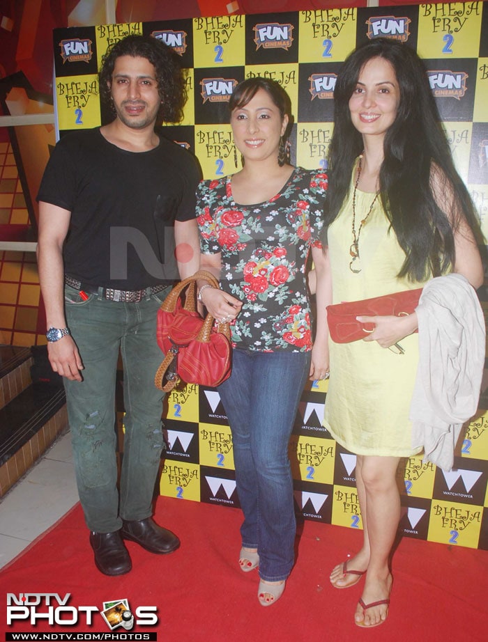 Abhishek, Zoa, Giselli at premieres