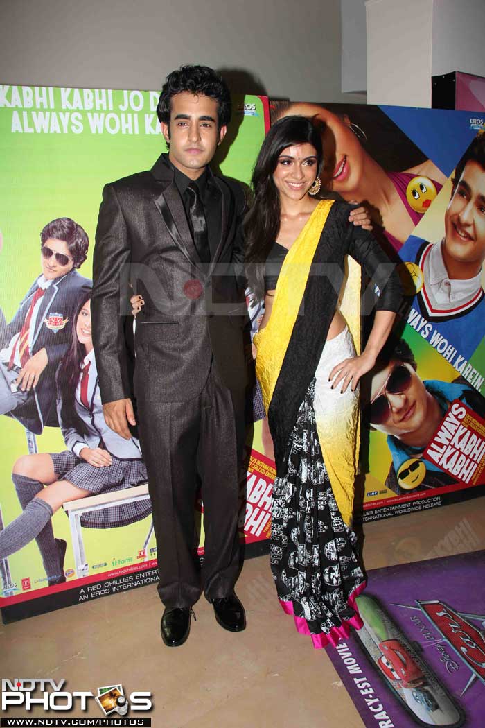 Abhishek, Zoa, Giselli at premieres