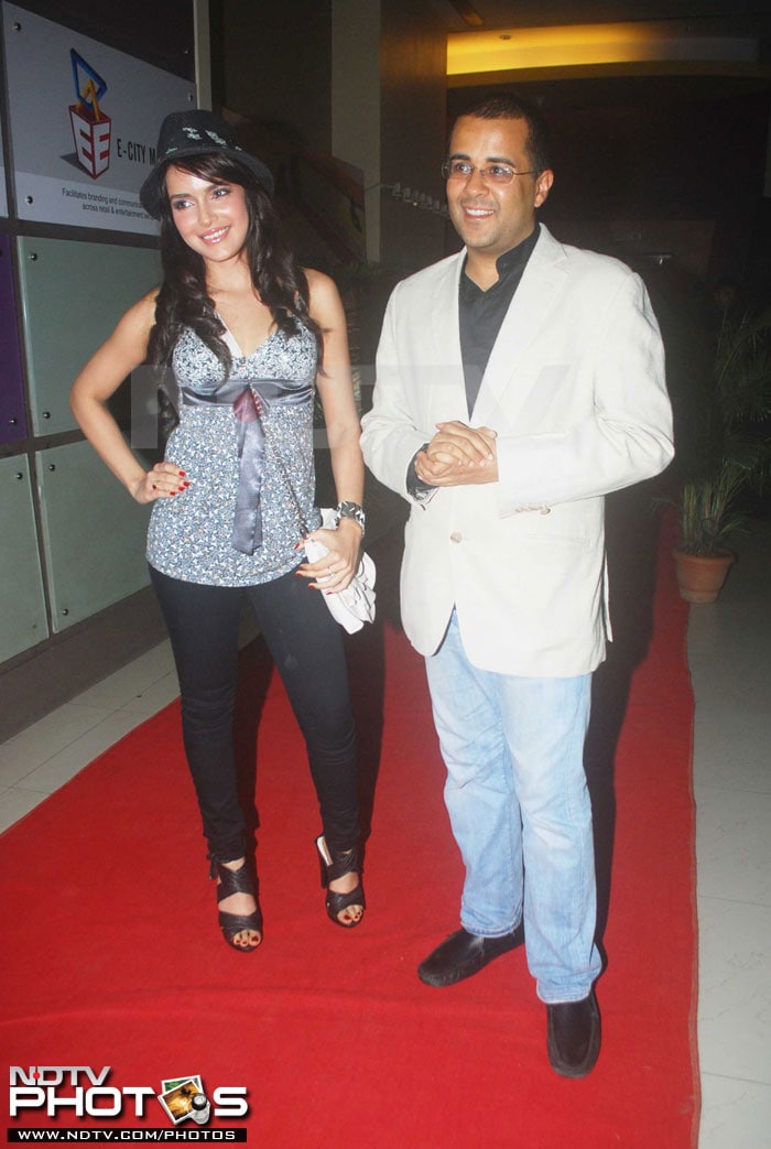 Abhishek, Zoa, Giselli at premieres