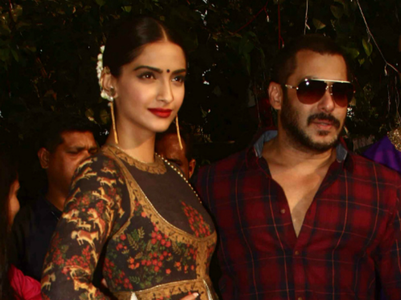 सलमान और सोनम ने शुक्रवार की शाम को बनाया यादगार सलमान और सोनम ने शुक्रवार की शाम को बनाया यादगार