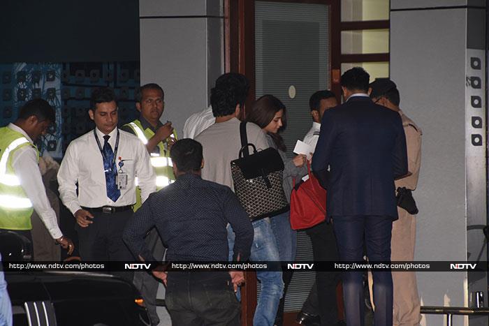 The paparazzi got just a glimpse of Alia Bhatt and that's Ranbir Kapoor accompanying her.