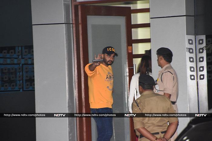 At the airport, Arjun Kapoor remained busy in conversation with security personnel.