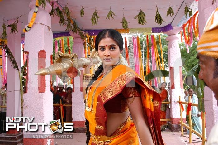 Sizzling Priyamani in <i>Kshetram</i>