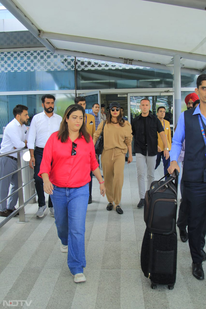 Priyanka Chopra, Manish Malhotra Check Into Delhi For Parineeti-Raghav Chadha\'s Engagement