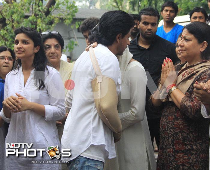 SRK, Ranbir, Shahid visit Priyanka