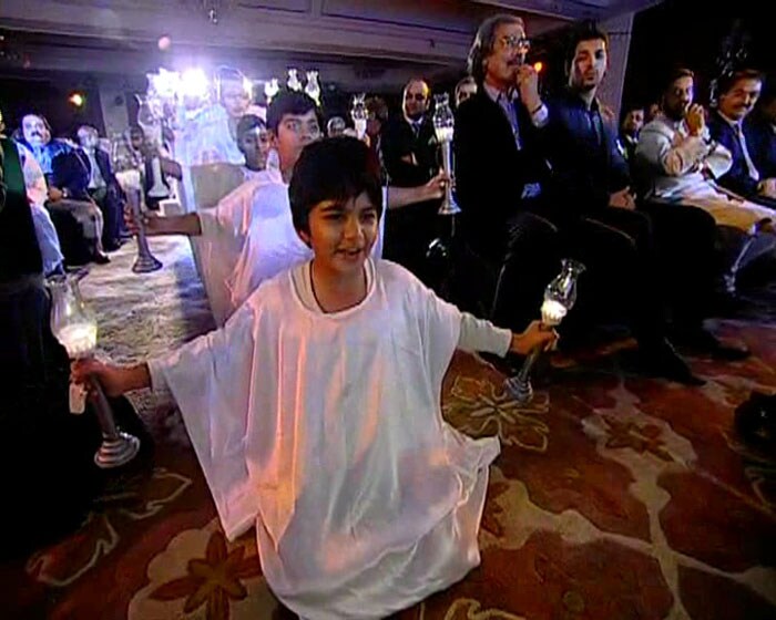 Students presented a beautiful show to express their green concern.