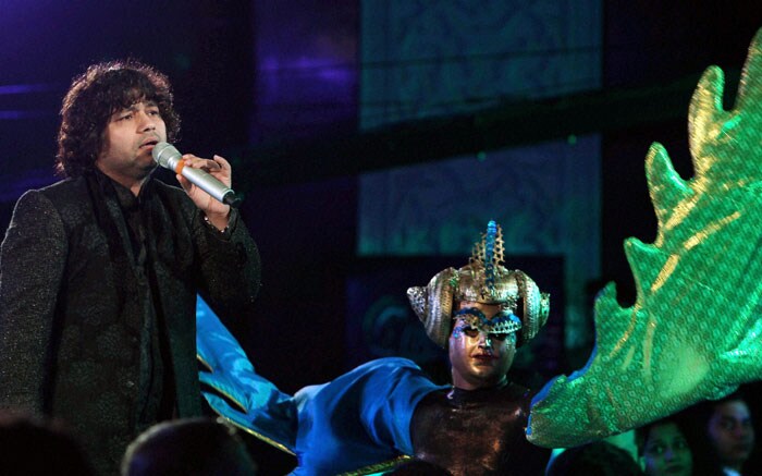 Singer Kailash Kher performs during the "Greenies, India's National Environment Awards" in New Delhi on Tuesday. (Photo: PTI)