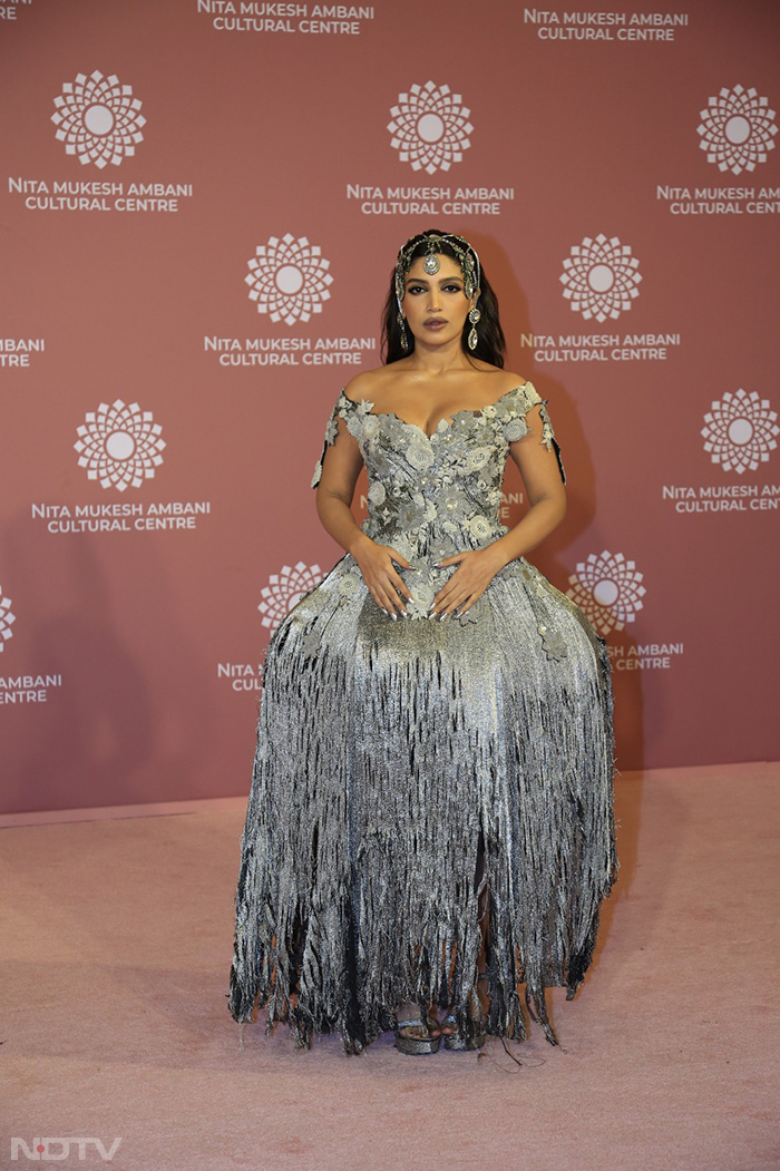 Bhumi Pednekar looked lovely in a silver dress at the event. (Image Courtesy: Varinder Chawla)