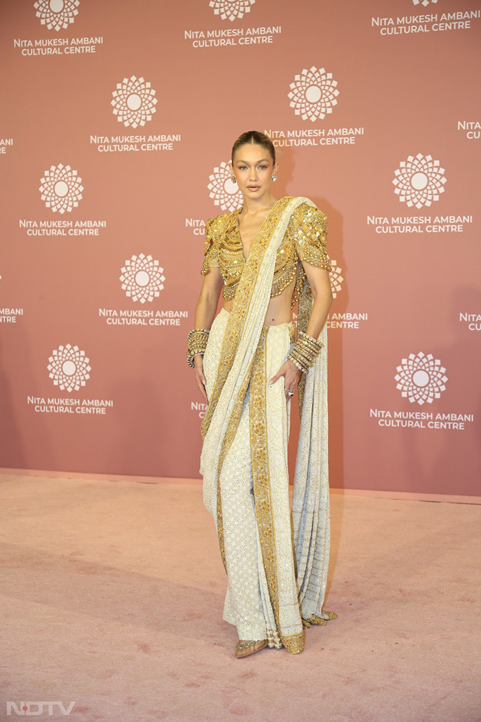 Supermodel Gigi Hadid attended the Ambani event wearing a stunning saree. (Image Courtesy: Varinder Chawla)