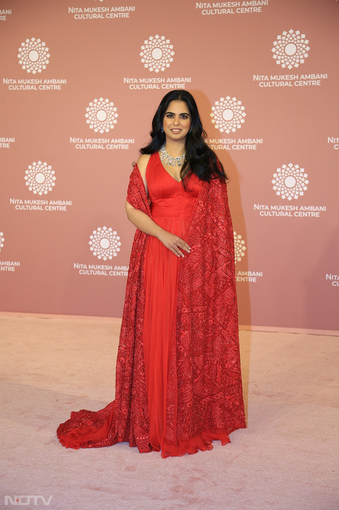 Isha Ambani looked lovely in red at the Family Gala. (Image Courtesy: Varinder Chawla)