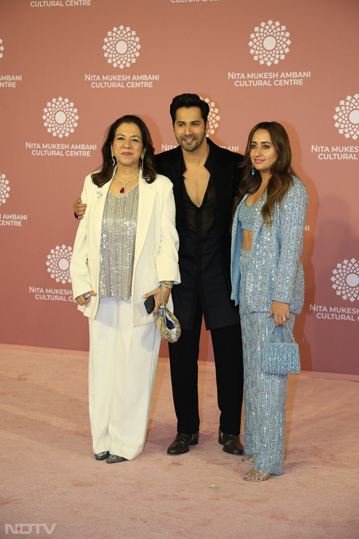 Varun Dhawan made a stylish appearance with his wife Natasha. (Image Courtesy: Varinder Chawla)