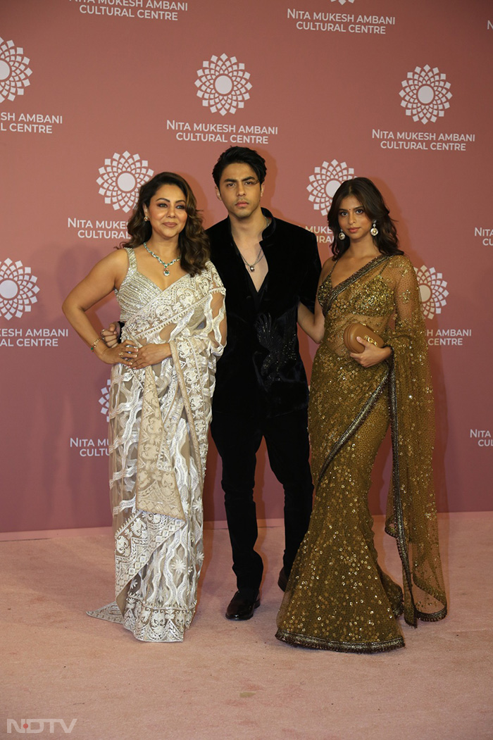 Shah Rukh Khan's wife Gauri Khan was clicked at the event with her children Suhana Khan and Aryan Khan. (Image Courtesy: Varinder Chawla)