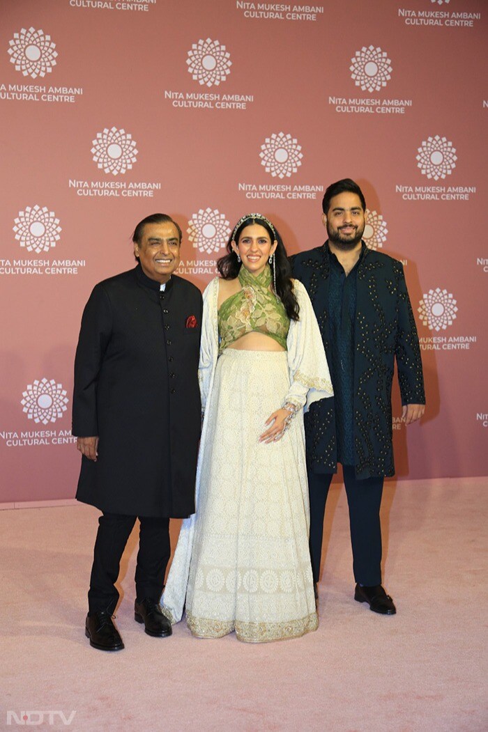 Mukesh Ambani was spotted with his son Akash Ambani and his wife Shloka Mehta at the Family Gala. (Image Courtesy: Varinder Chawla)