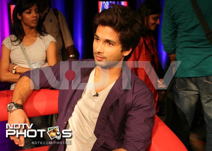 Priyanka, Shahid meet fans at the NDTV studio