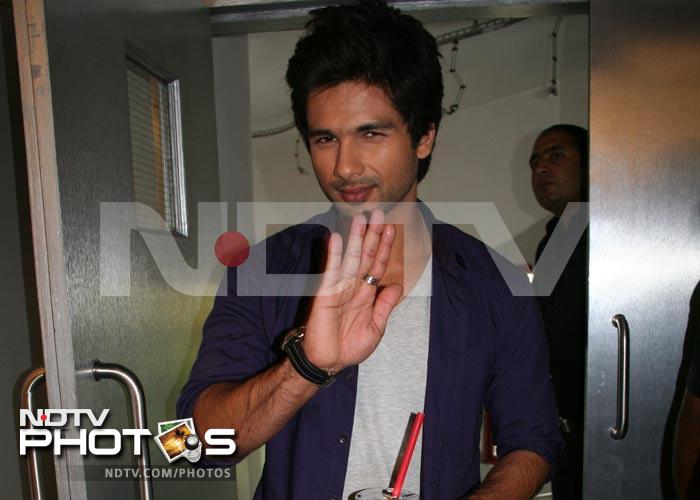 Priyanka, Shahid meet fans at the NDTV studio