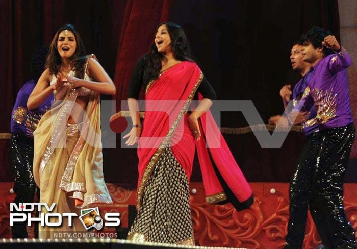 More <i>Ooh la la</i> moves from Priyanka and Vidya.