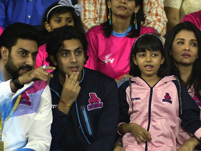Aaradhya, Agastya Lead Bachchan Cheer Squad For Jaipur Pink Panthers