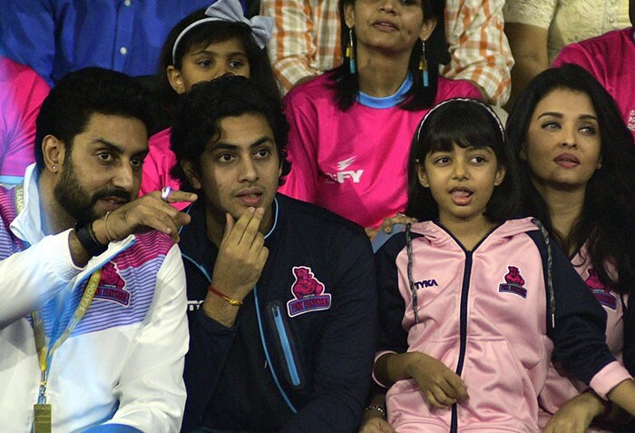 Aaradhya, Agastya Lead Bachchan Cheer Squad For Jaipur Pink Panthers