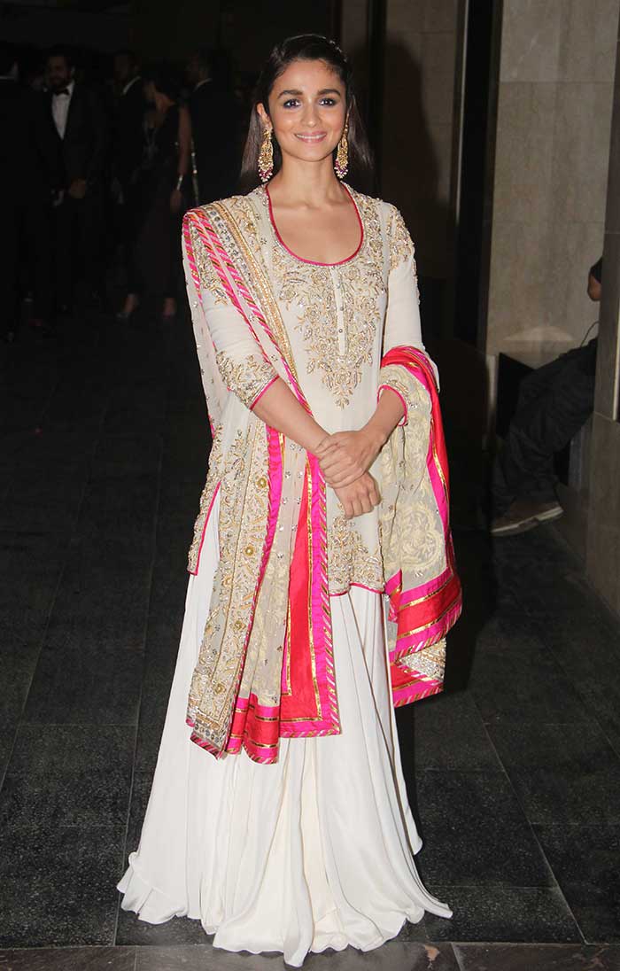 <i>Humpty Sharma Ki Dulhania</i> actress Alia Bhatt was the belle of the evening in an embellished white Abu Jani-Sandeep Khosla ensemble.