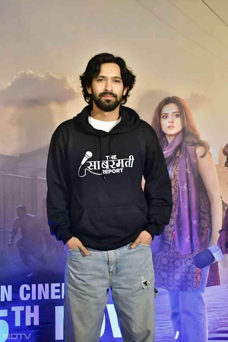 Vikrant Massey sported a black hoodie teamed with denims (Image Courtesy: Varinder Chawla)