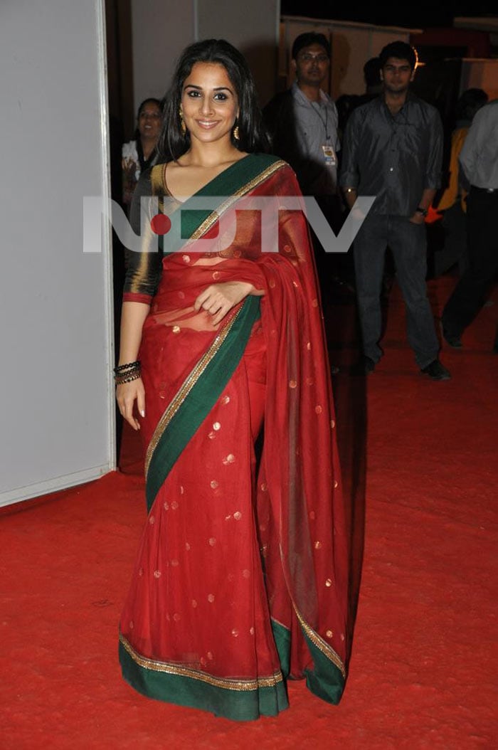 Vidya, Deepika, Hrithik at music awards