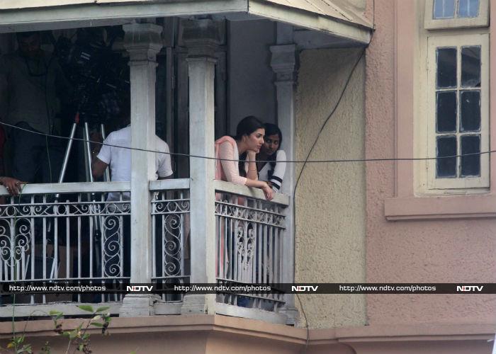 'रईस' की शूटिंग के दौरान दिखा शाहरुख और माहिरा का सादगी भरा स्टाइल