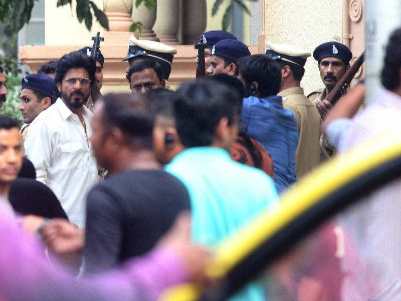 'रईस' की शूटिंग के दौरान दिखा शाहरुख और माहिरा का सादगी भरा स्टाइल