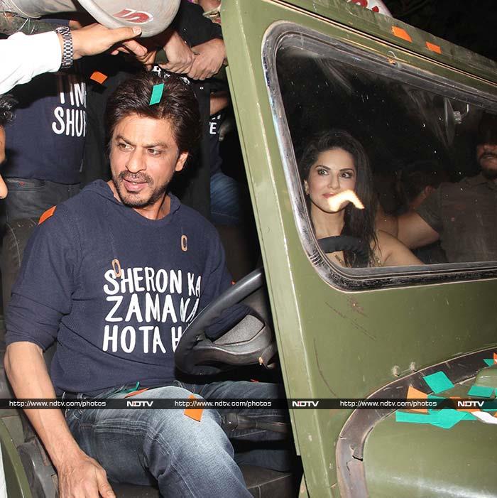 Shah Rukh Khan, Sunny Leone\'s Dhingana Moments From Raees Success Party