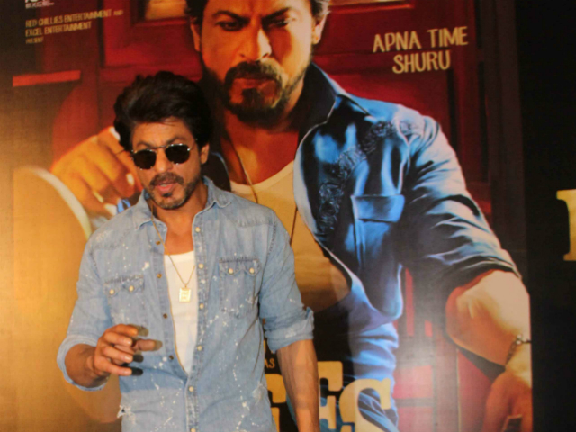 Shah Rukh Khan Leads The Blockbuster <I>Raees</i> Trailer Launch
