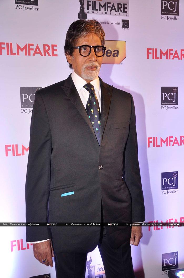 Celebrity roll call at Filmfare Awards 2014