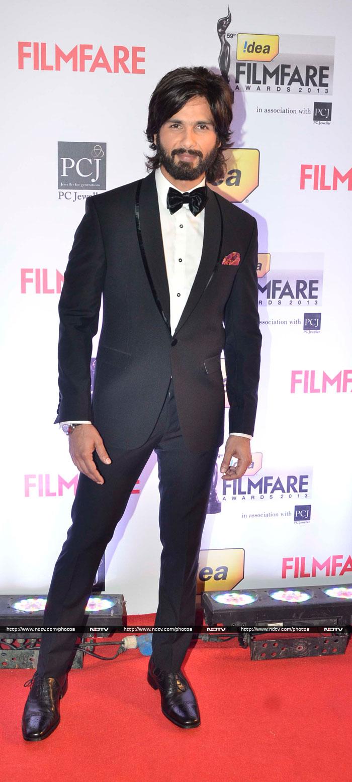 Celebrity roll call at Filmfare Awards 2014