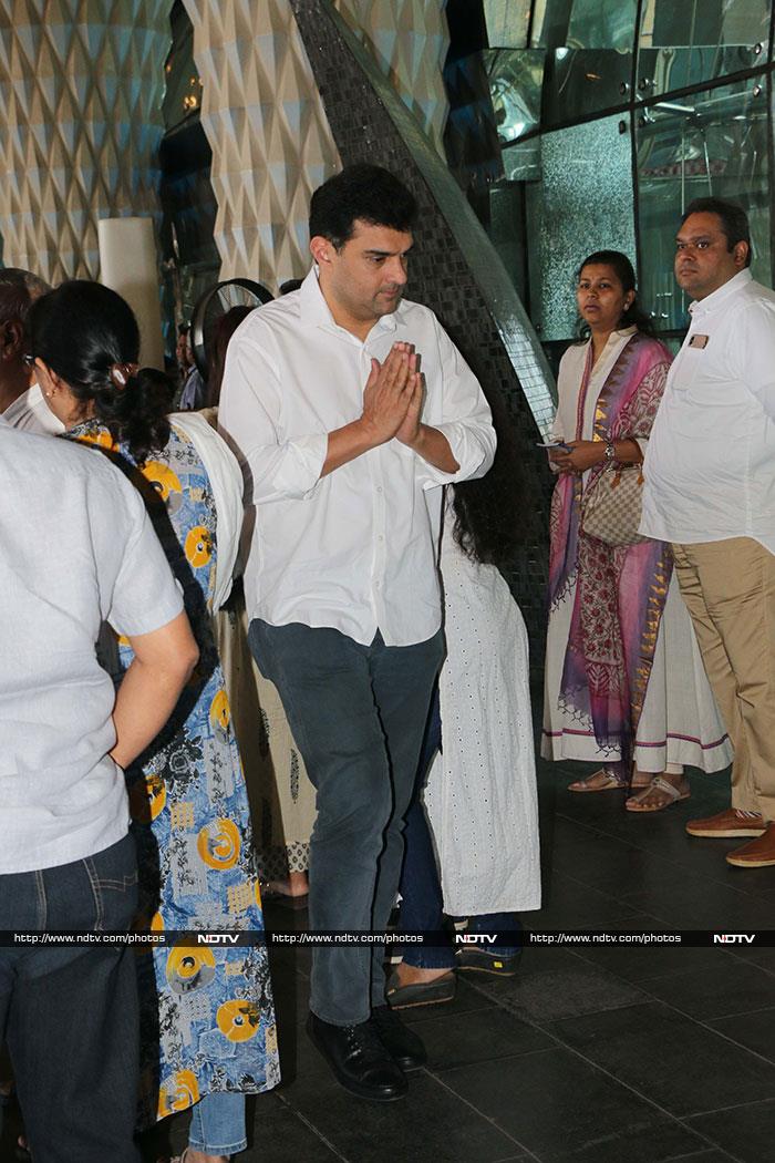 Salman, Madhuri, Others Attend Raj Kumar Barjatya\'s Prayer Meet