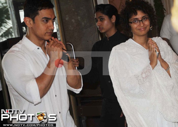 Aamir Khan and his wife Kiran Rao acknowledge the other guests present.