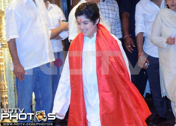 Rajesh Khanna's grandson Aarav is seen at the prayer meet. Young Aarav lit the funeral pyre of his grandfather along with his father Akshay Kumar on July 19, 2012.