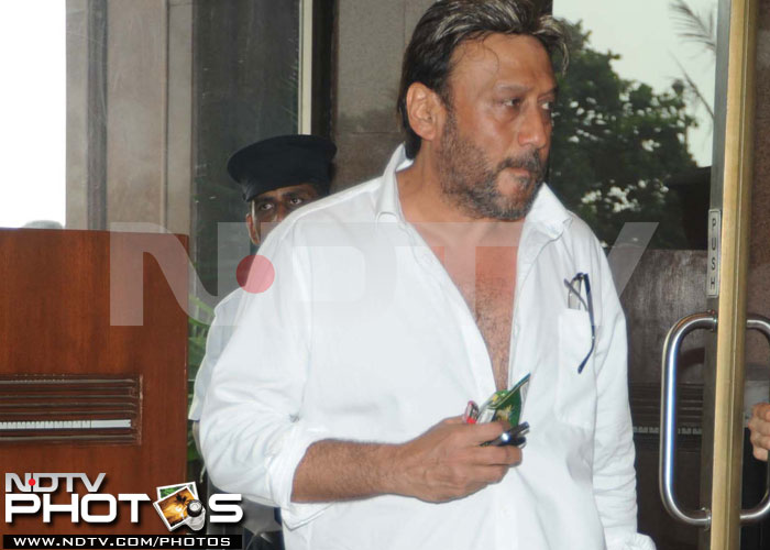 Family and friends at Rajesh Khanna\'s prayer meet