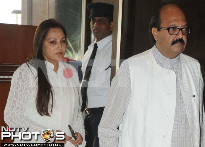 Family and friends at Rajesh Khanna\'s prayer meet