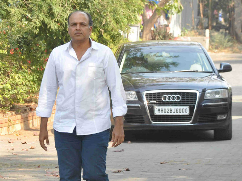 Ashutosh Gowariker Attends Rajesh Vivek's Funeral
