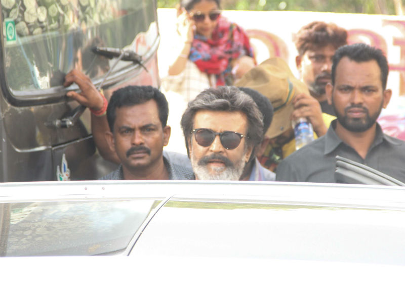 तस्वीरें: सीधे सुपरस्टार रजनीकांत की फिल्म काला करिकालन के सेट से...