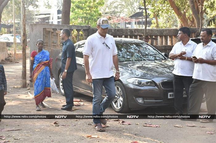 Raj Kumar Barjatya's Funeral Attended By Rajshri Actors Mohnish Bahl, Swara Bhasker